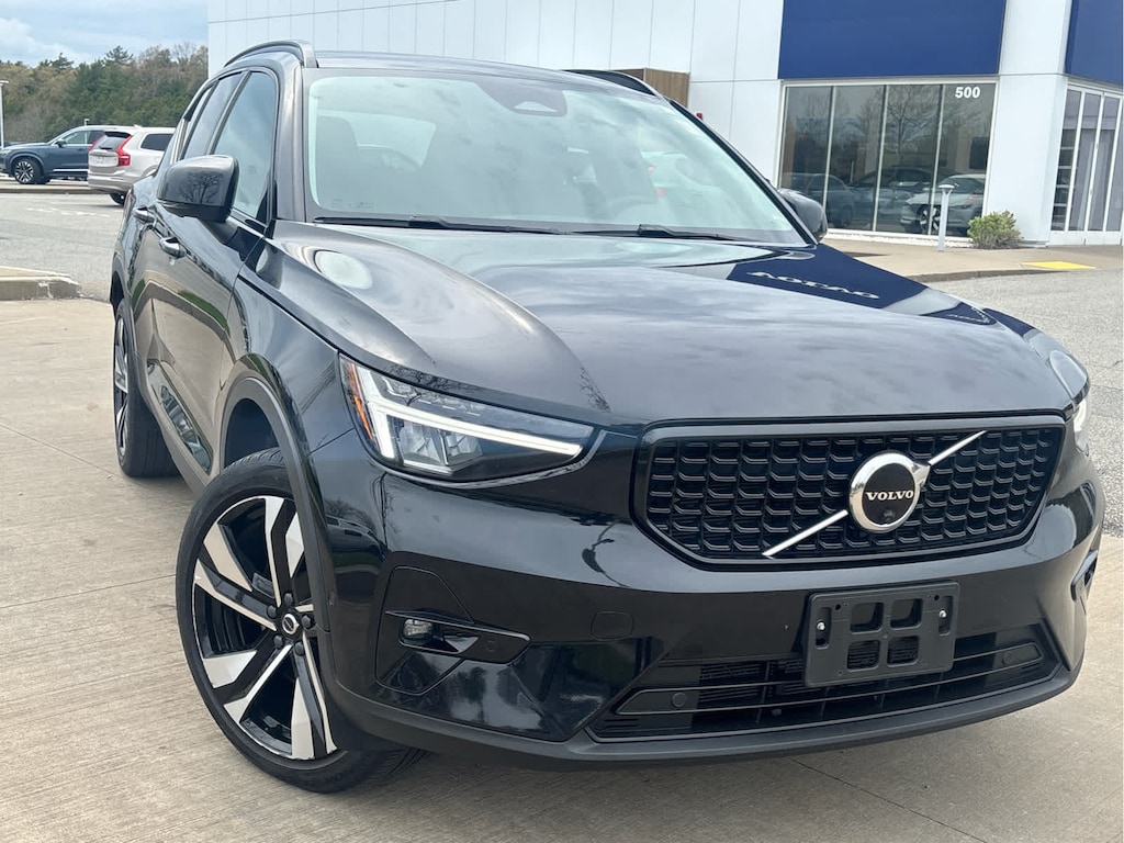Used 2023 Volvo XC40 B5 AWD Plus Dark SUV