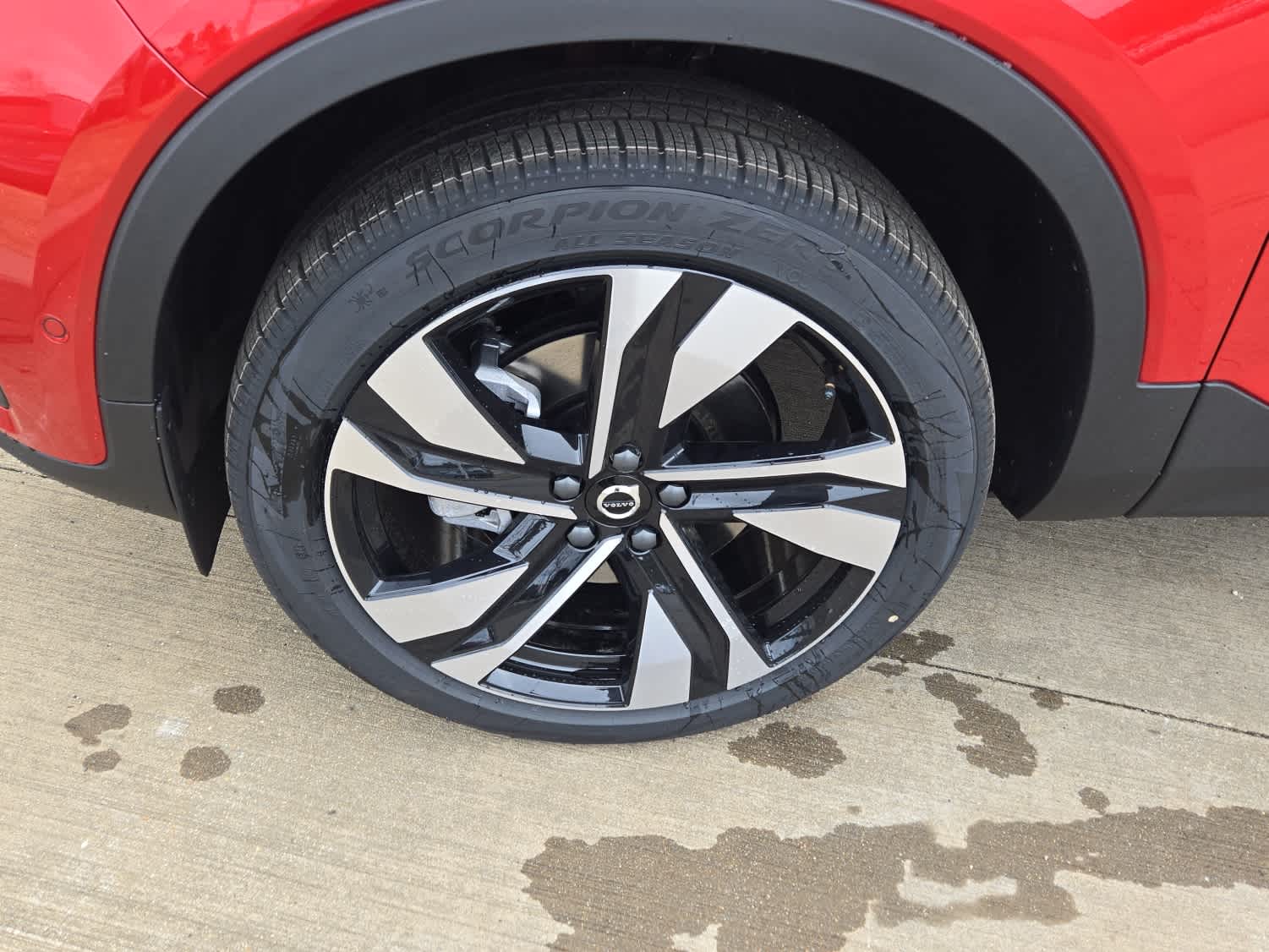 2025 Volvo XC40 photo 4