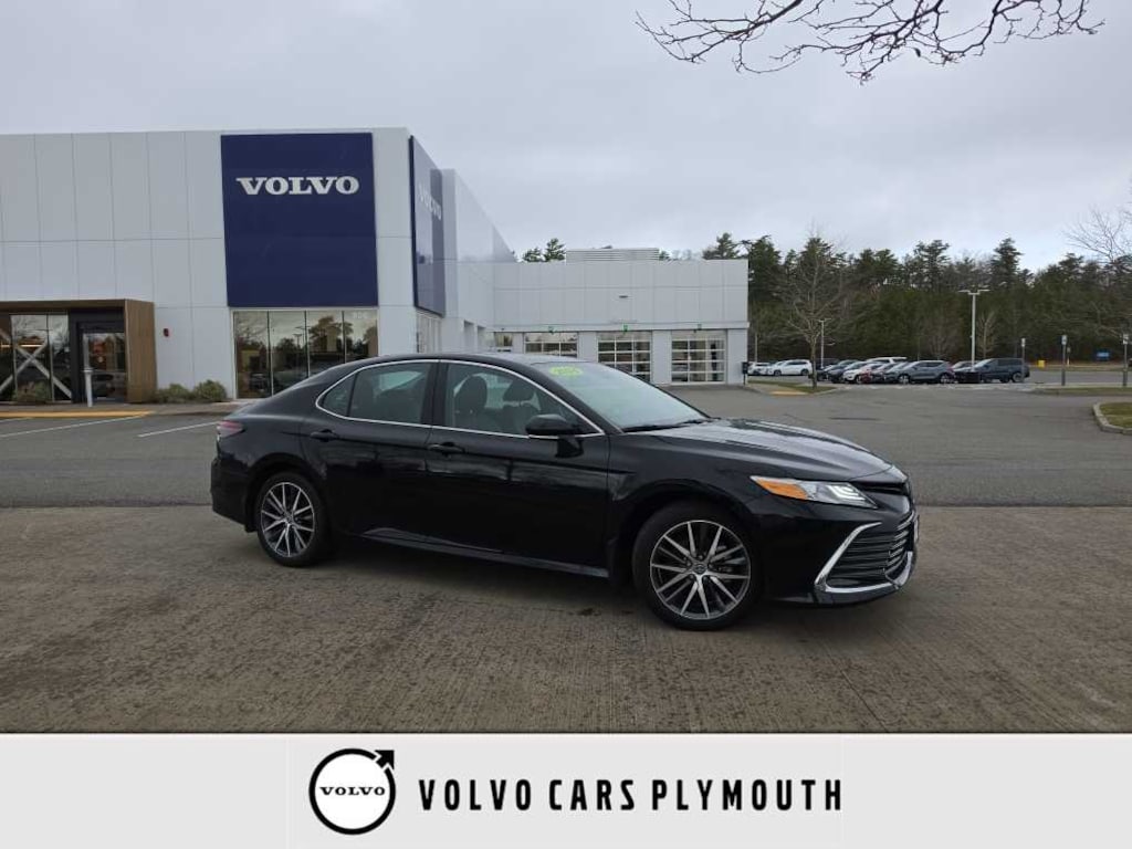 Used 2024 Toyota Camry Hybrid XLE Sedan