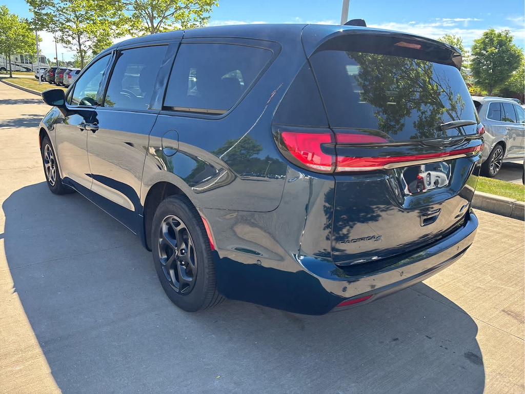 Used 2023 Chrysler Pacifica Plug-In Hybrid Touring L Van Passenger Van