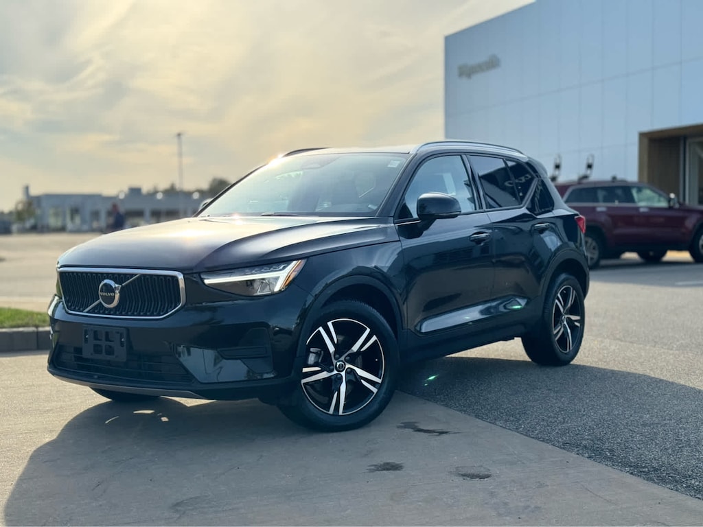 Used 2023 Volvo XC40 B5 AWD Core SUV