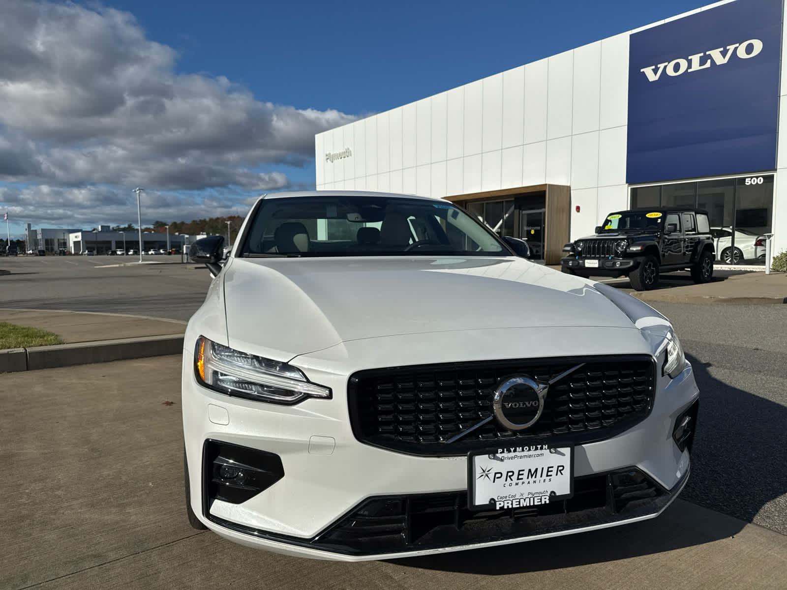 2025 Volvo S60 B5 Core photo 3