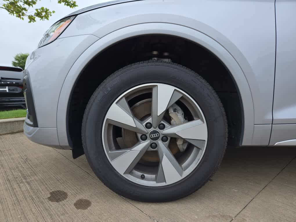 2024 Audi Q5 40 Premium Plus photo 2