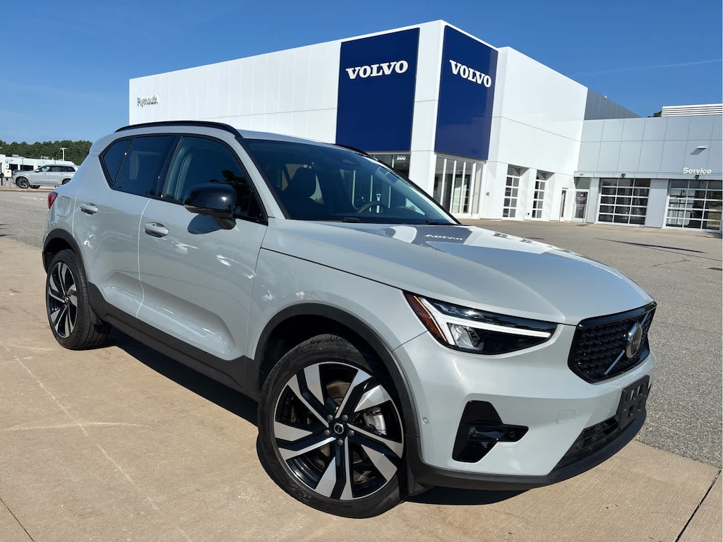 Used 2024 Volvo XC40 B5 Plus Dark SUV
