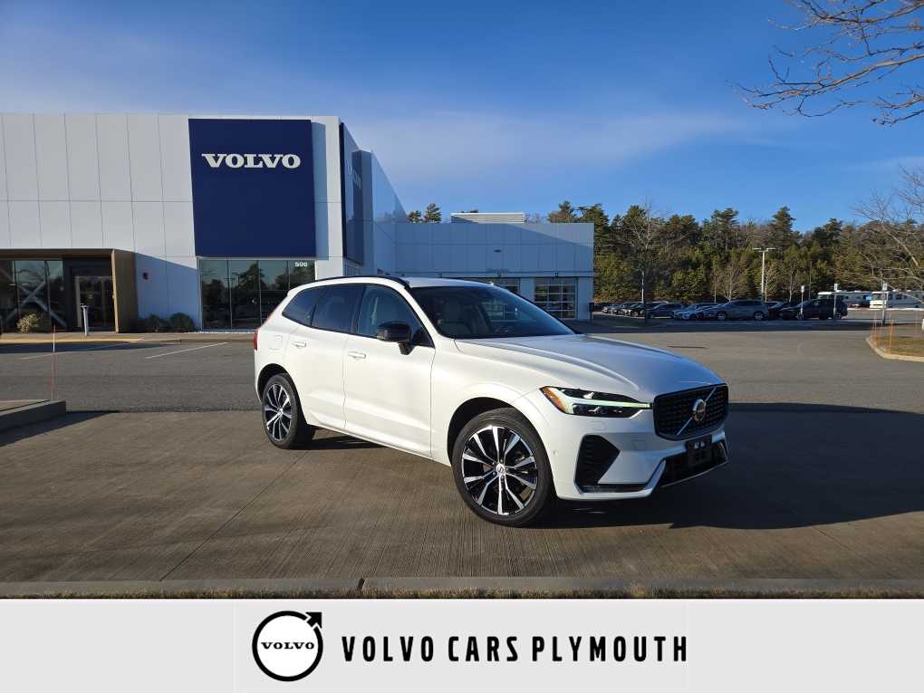 2023 Volvo XC60 Plus's photo