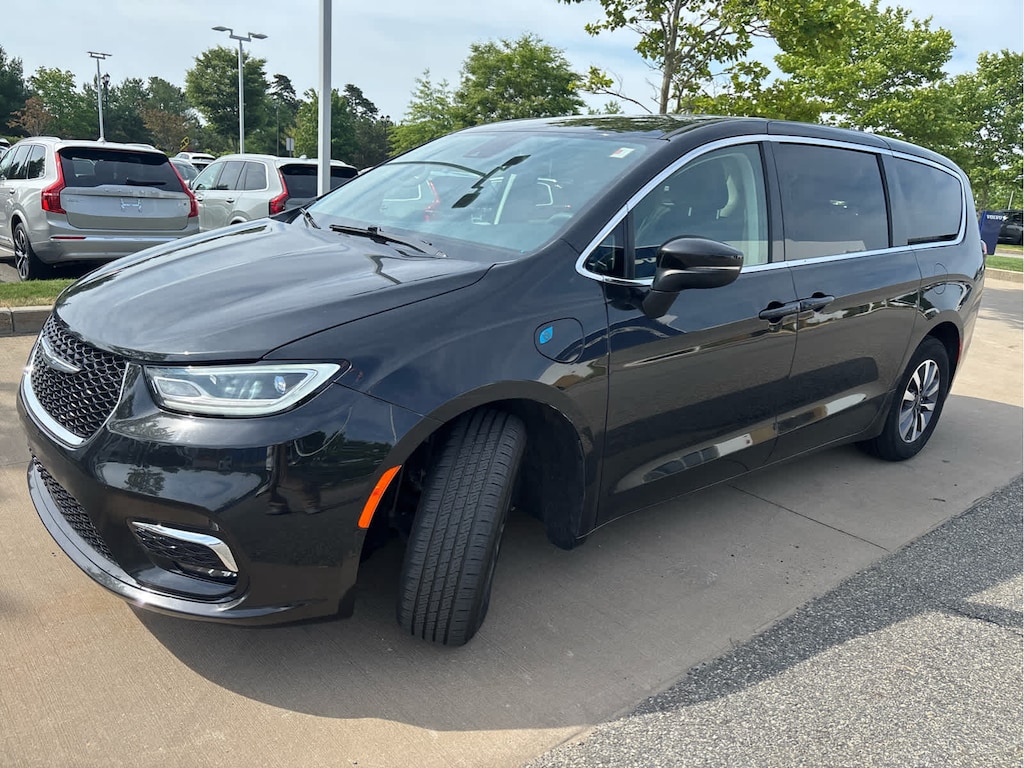 Used 2023 Chrysler Pacifica Plug-In Hybrid Touring L Van Passenger Van