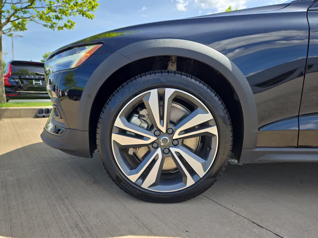 2024 Volvo V60 Cross Country B5 Plus photo 4