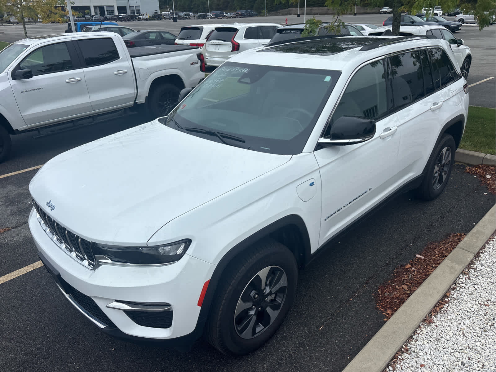2022 Jeep Cherokee Limited 4xe photo 2