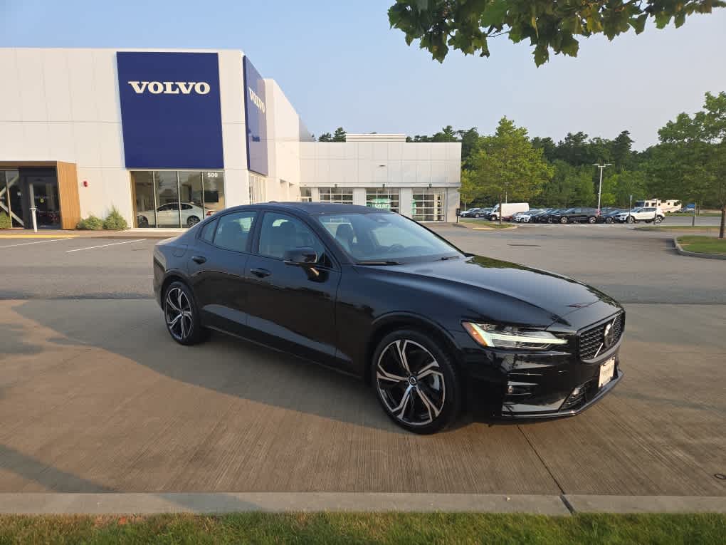 2025 Volvo S60 B5 Plus photo 2