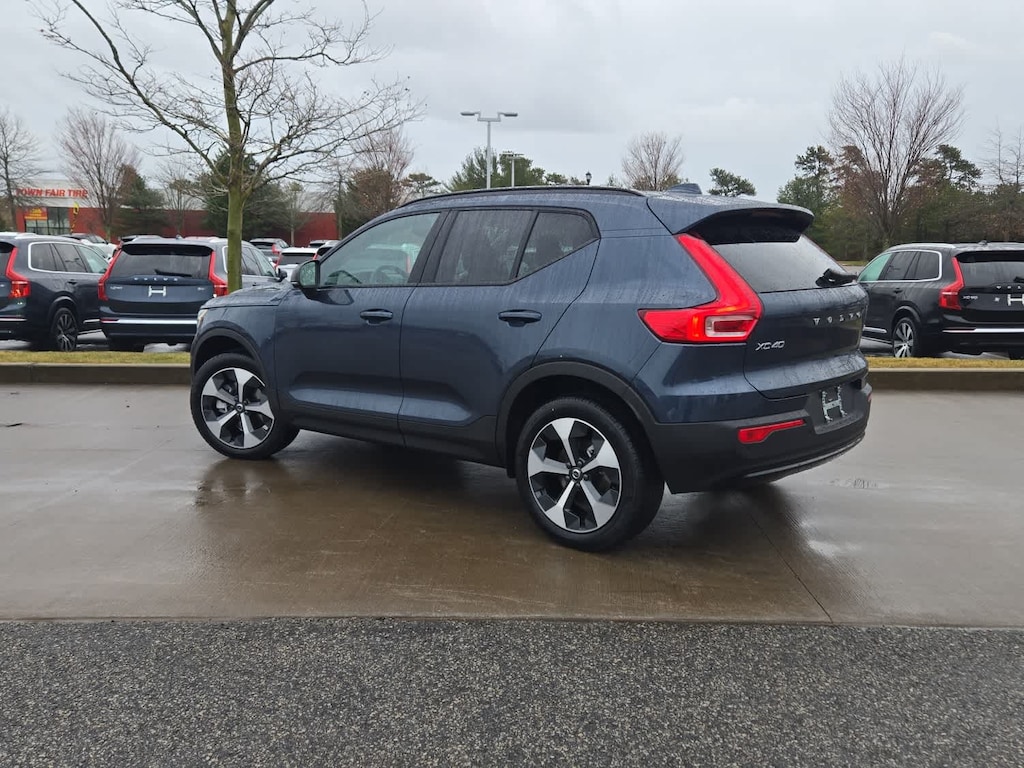 New 2026 Volvo XC40 B5 Core SUV