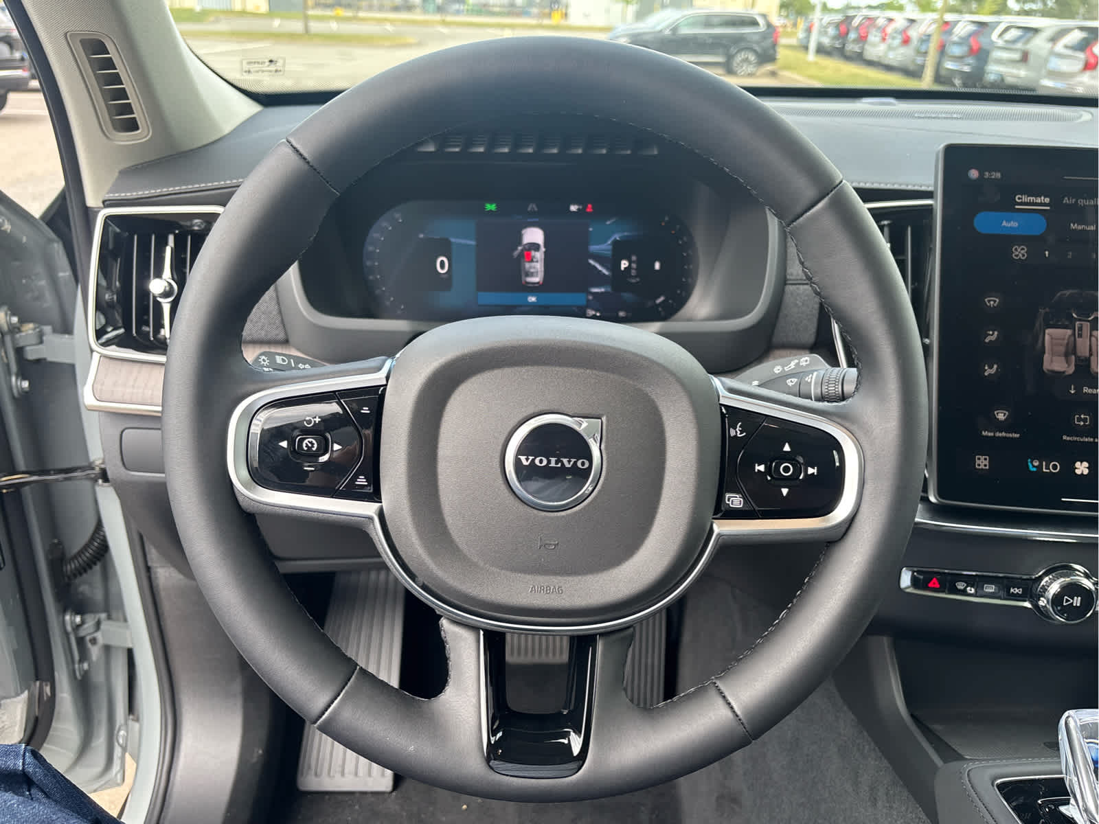 2026 Volvo XC90 Ultra - Photo 14