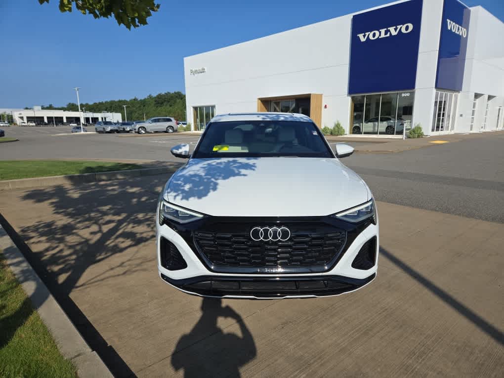 2024 Audi Q8 E-tron line Premium Plus photo 3