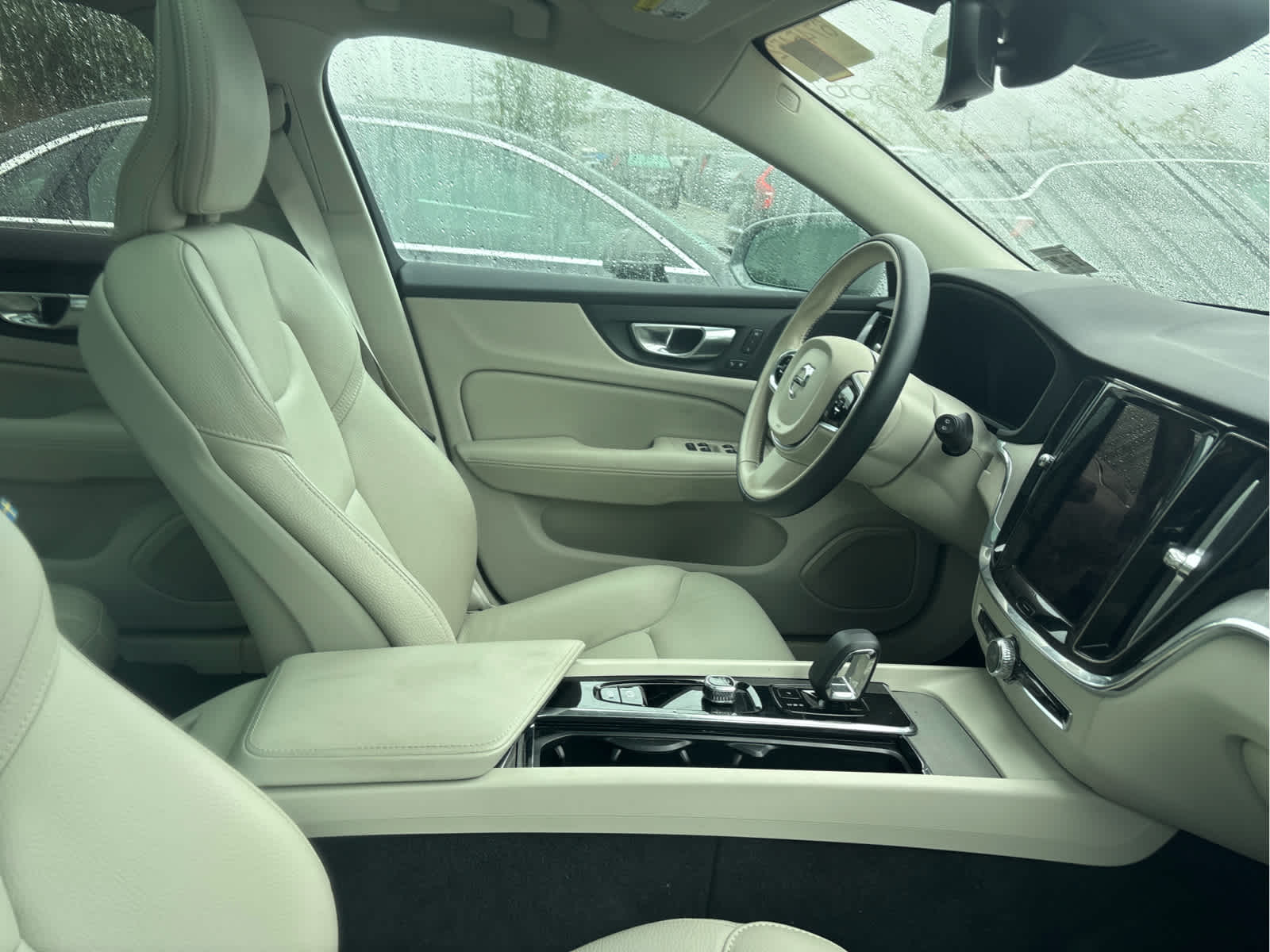 2024 Volvo V60 Cross Country B5 Plus photo 2