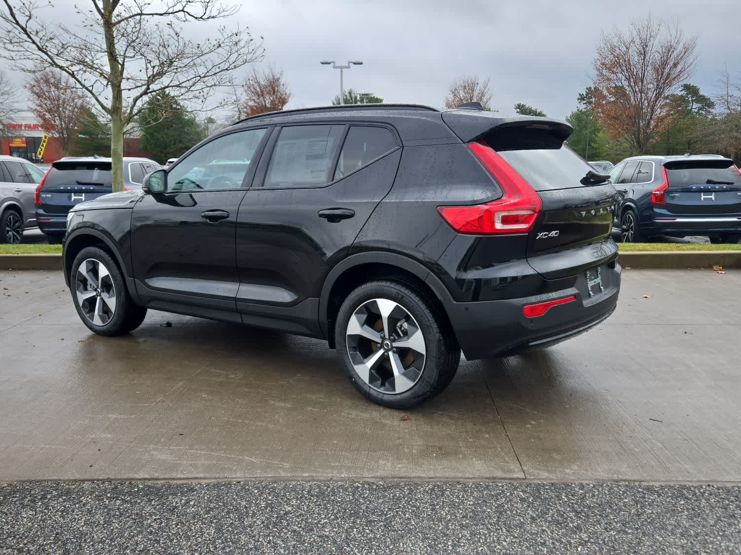 2026 Volvo XC40 Plus photo 4