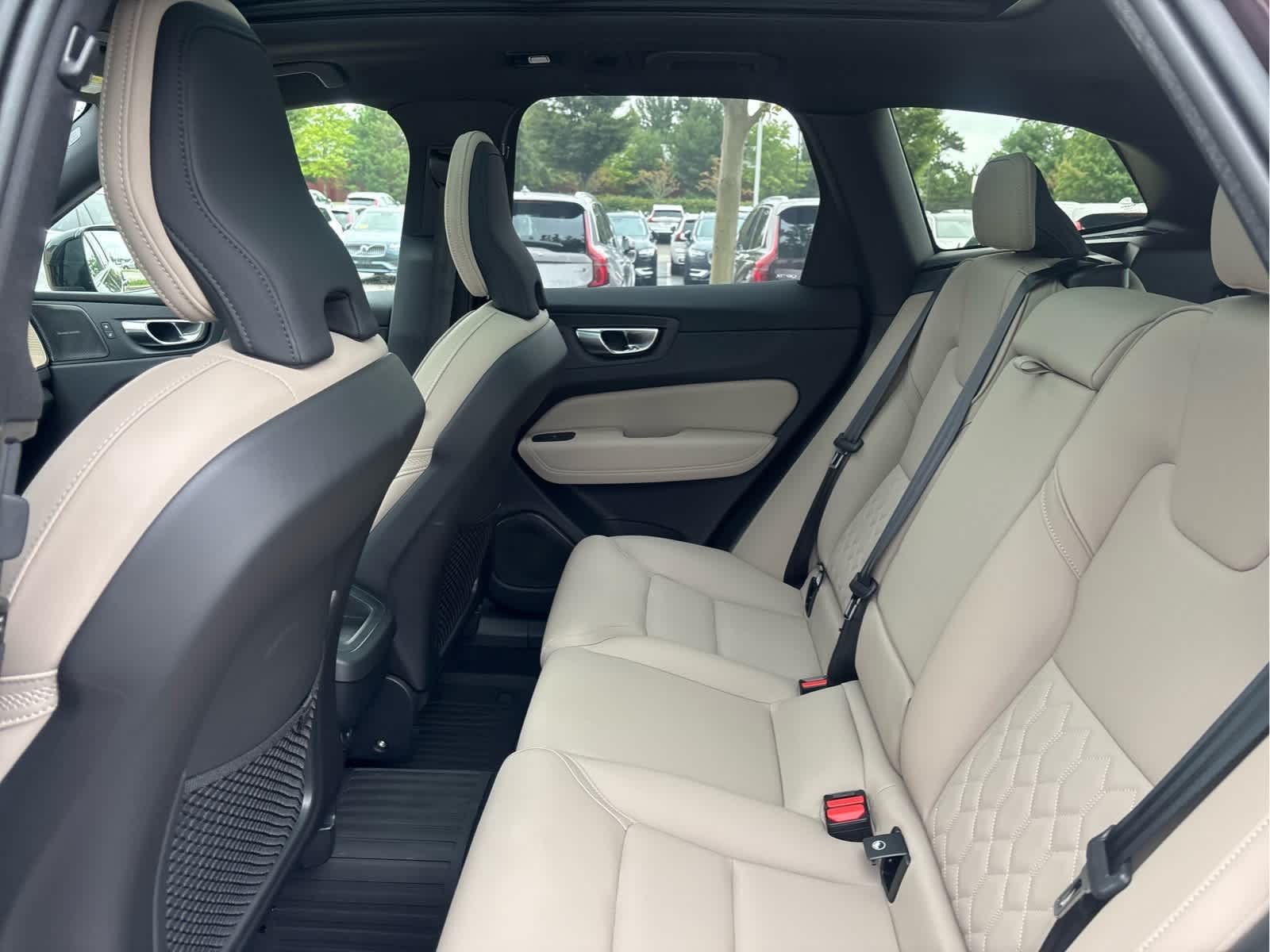 2026 Volvo XC60 Plus - Photo 21