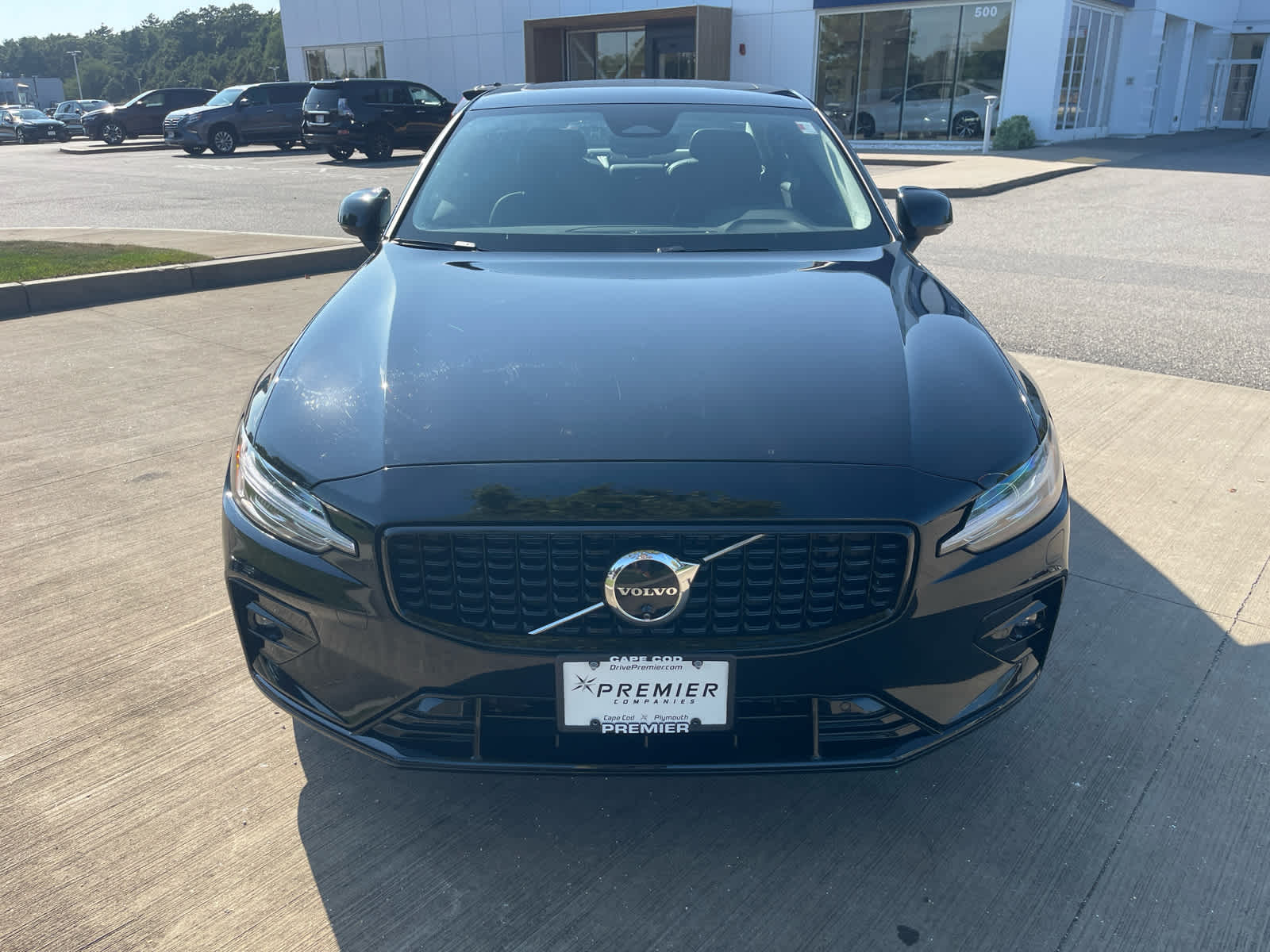 2025 Volvo S60 B5 Plus photo 3