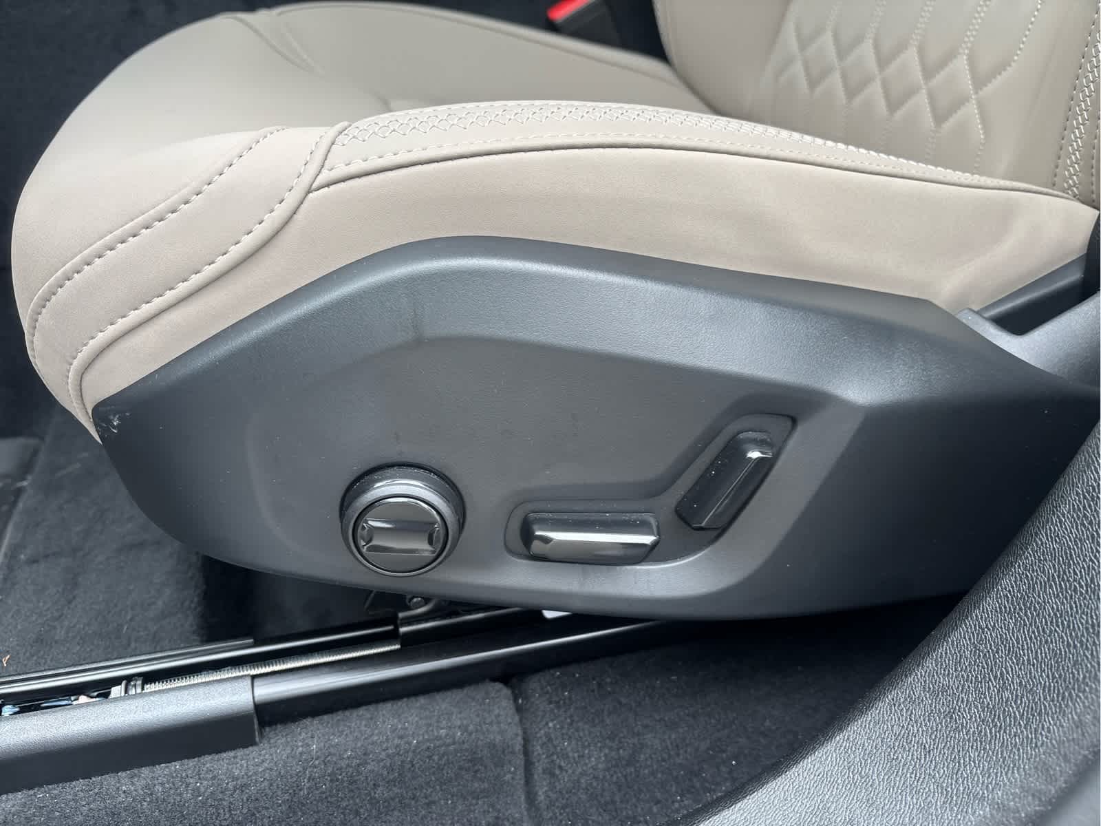 2026 Volvo XC60 Plus - Photo 20