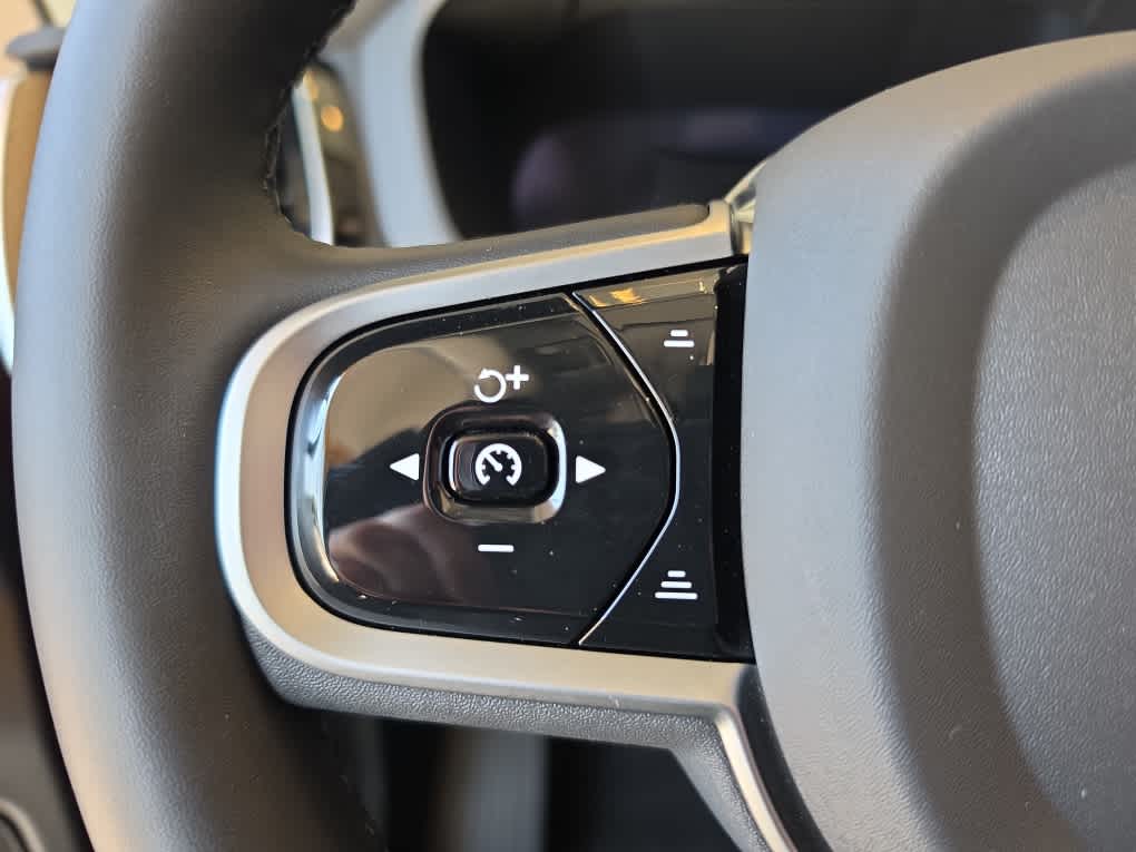 2026 Volvo XC60 Plus - Photo 13
