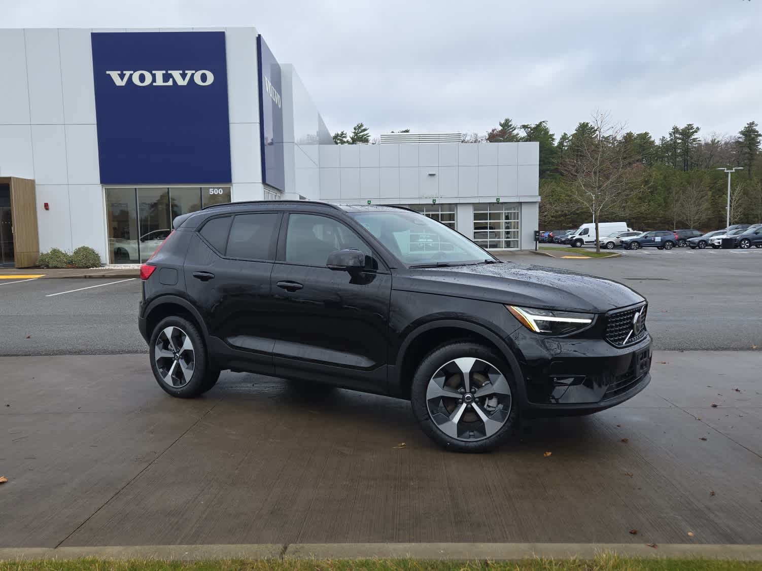 2026 Volvo XC40 Plus photo 2