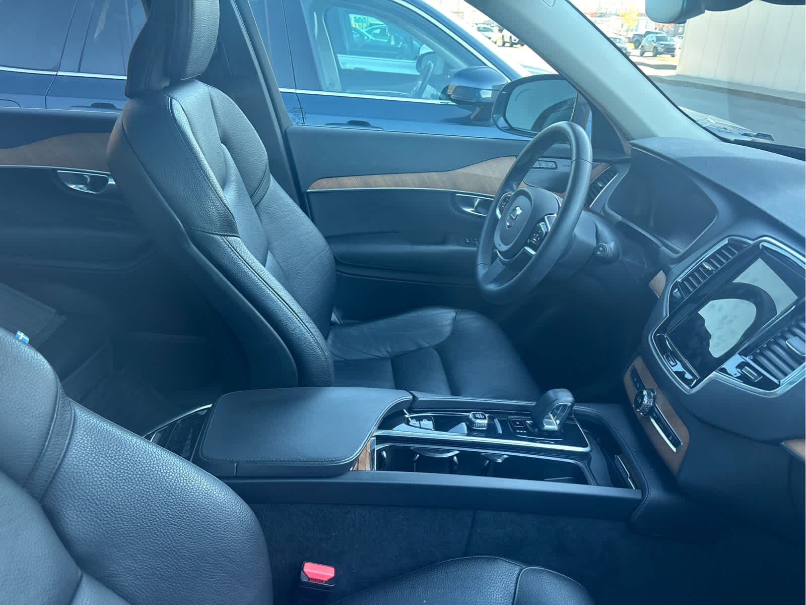 2023 Volvo XC90 AWD Plus photo 2