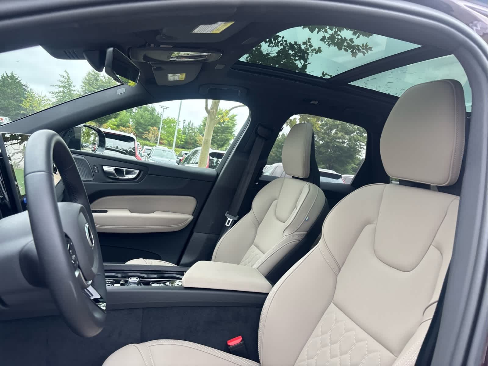 2026 Volvo XC60 Plus - Photo 17