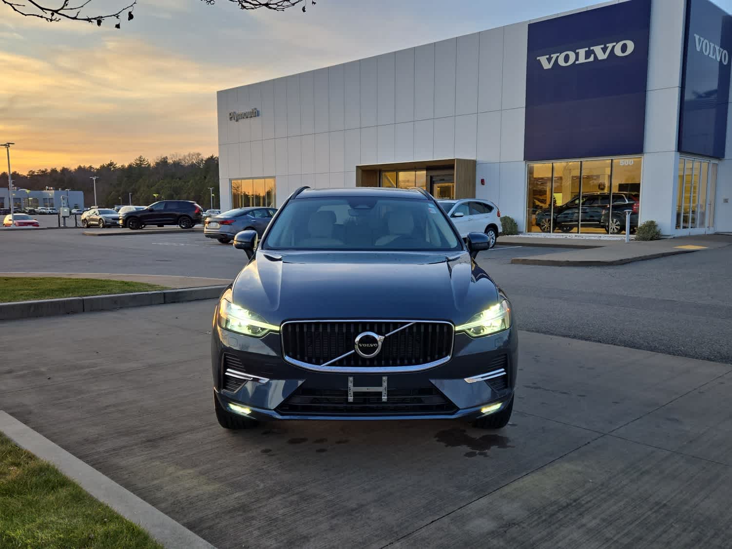 2023 Volvo XC60 B5 Core photo 3