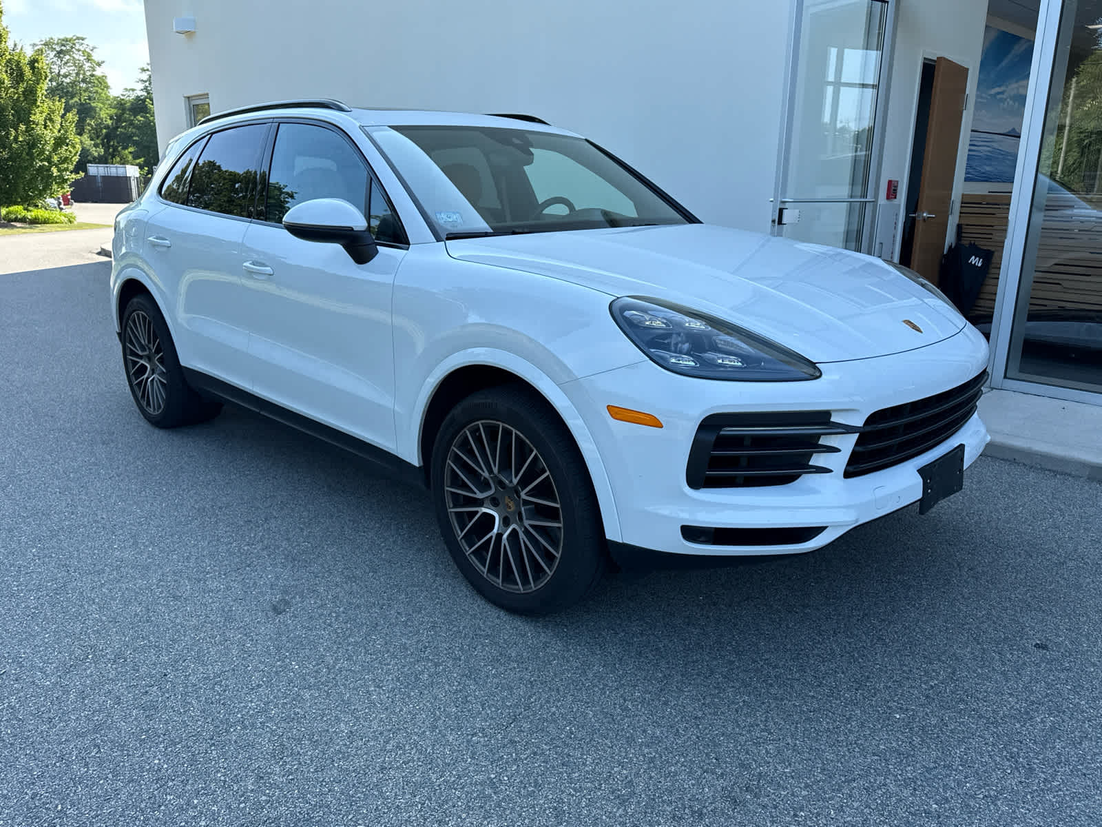 2022 Porsche Cayenne Platinum Edition photo 2