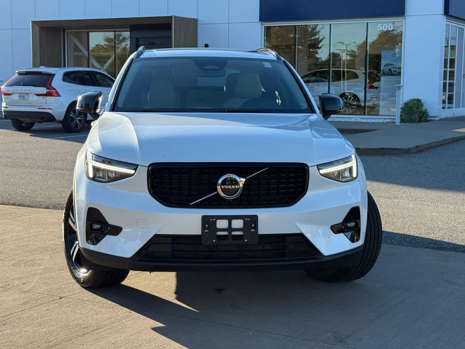 2023 Volvo XC40 AWD Plus photo 2