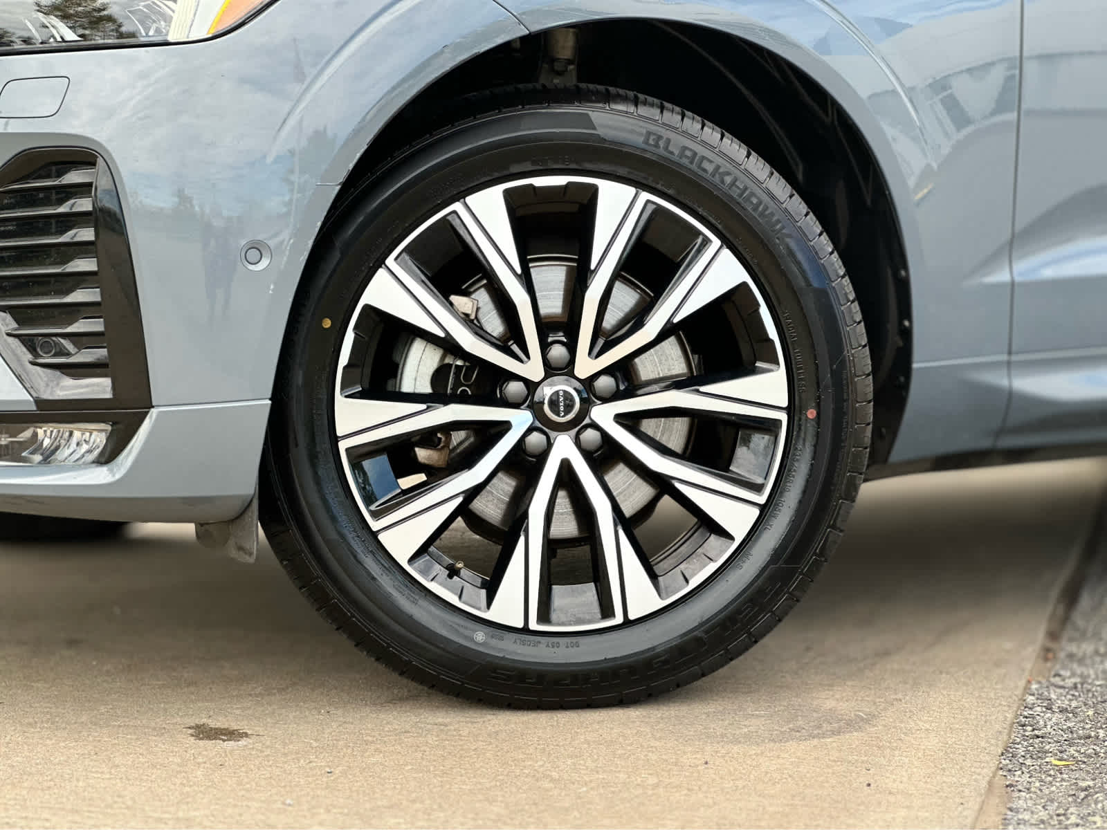 2024 Volvo XC60 B5 Plus photo 4