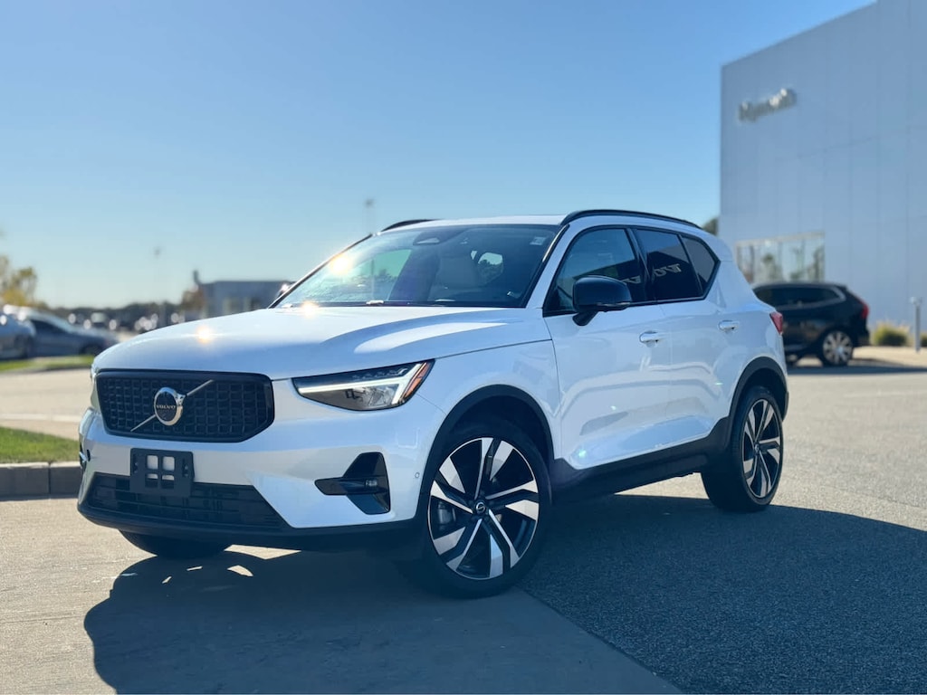 Used 2024 Volvo XC40 B5 Plus Dark SUV
