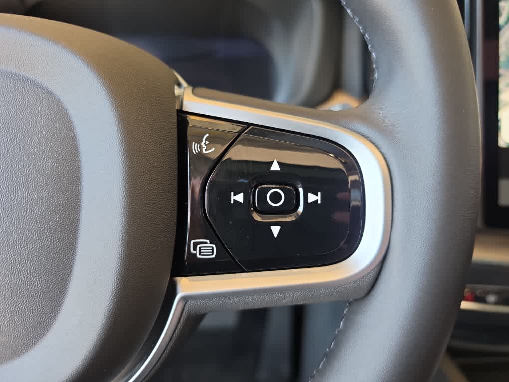 2026 Volvo XC60 Plus - Photo 14