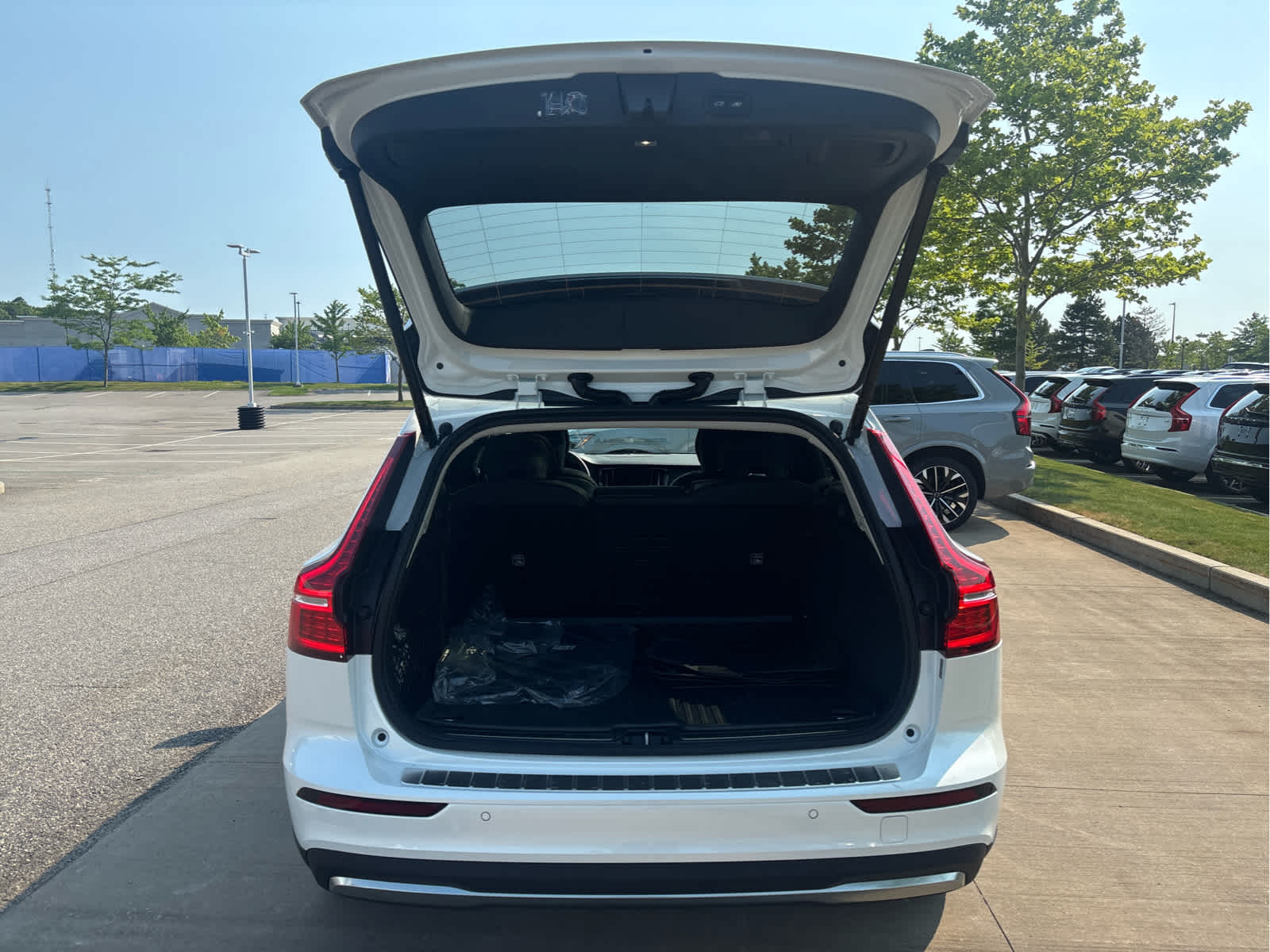 2026 Volvo V60 Cross Country 9