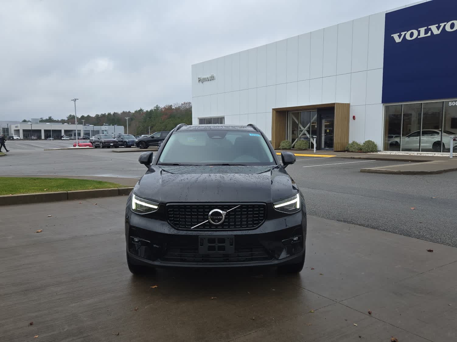 2026 Volvo XC40 Plus photo 3