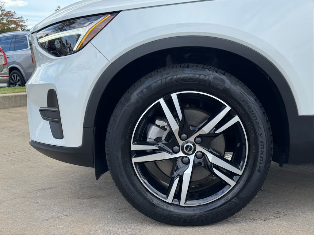 Used 2023 Volvo XC40 B5 AWD Core SUV