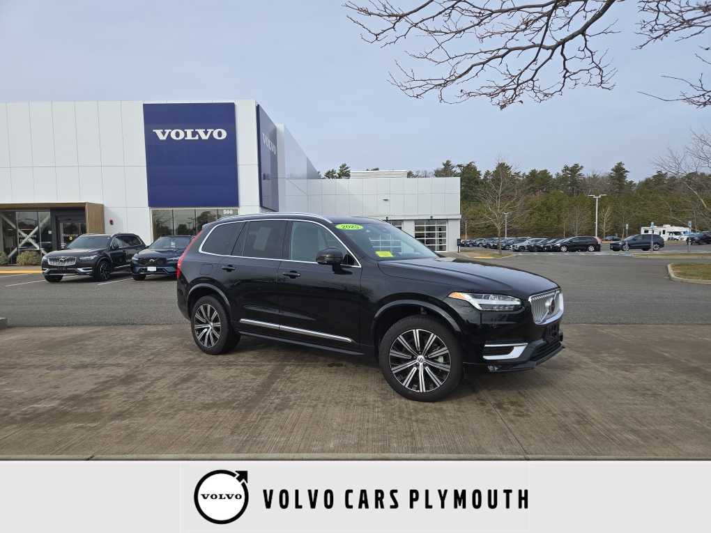 2025 Volvo XC90 Core's photo