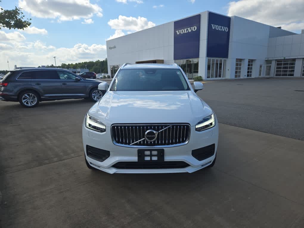 2023 Volvo XC90 B5 AWD Core photo 2