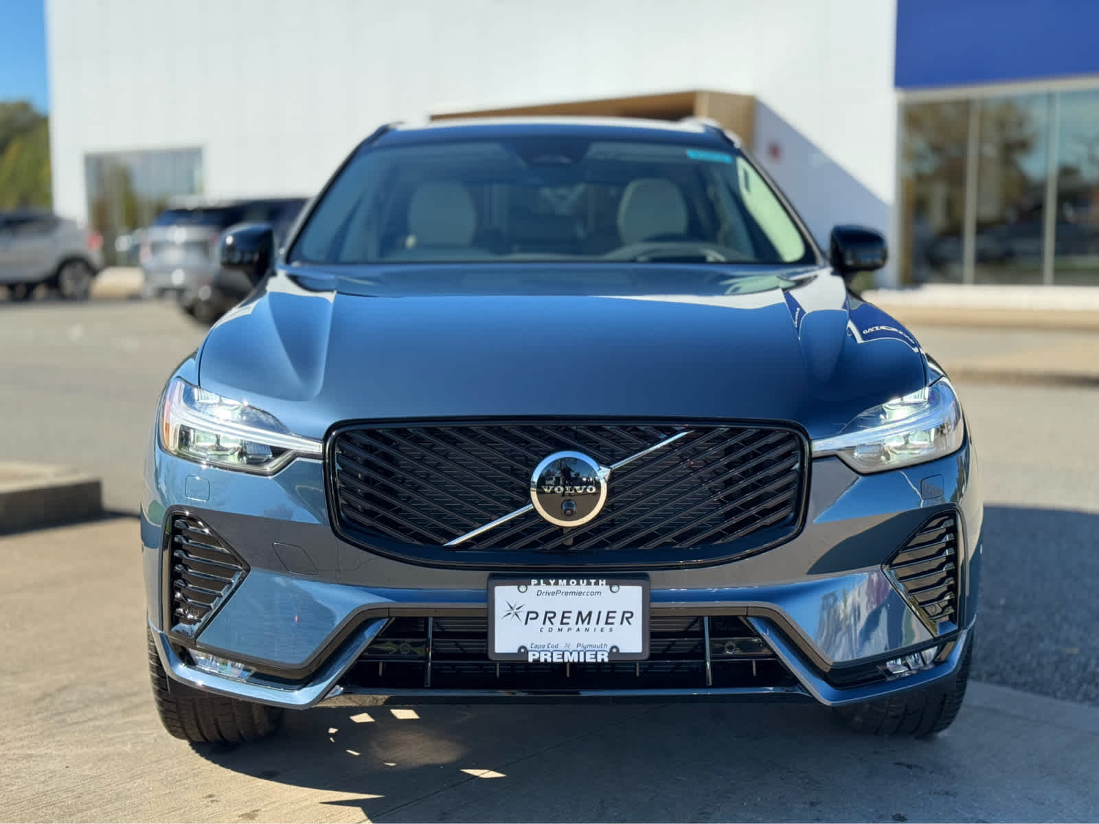 2026 Volvo XC60 B5 photo 3