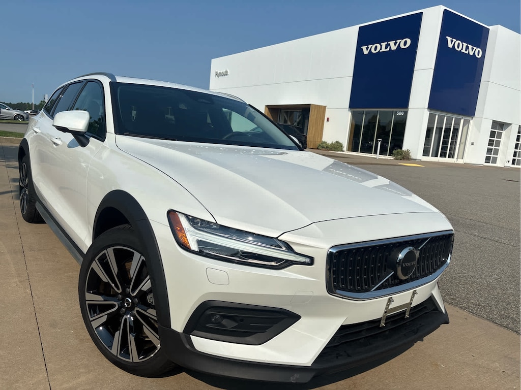 Used 2026 Volvo V60 Cross Country B5 Ultra Wagon