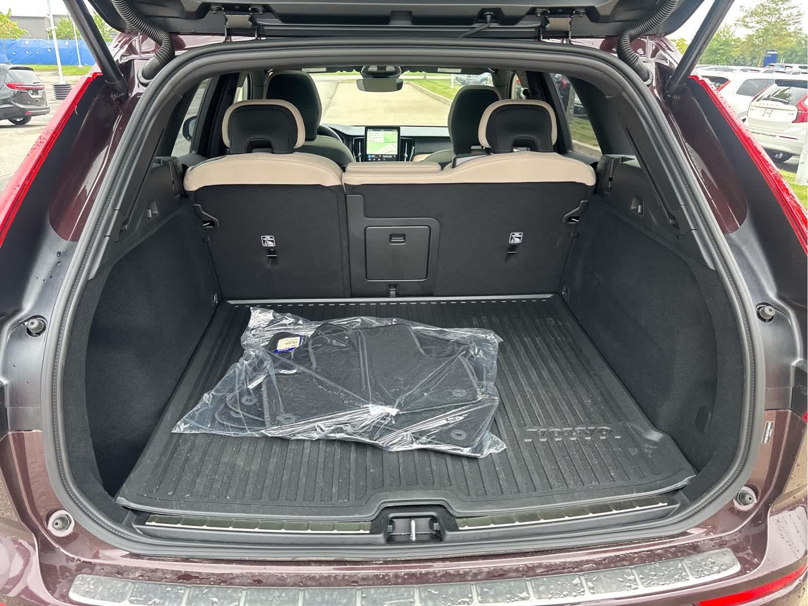 2026 Volvo XC60 Plus - Photo 14