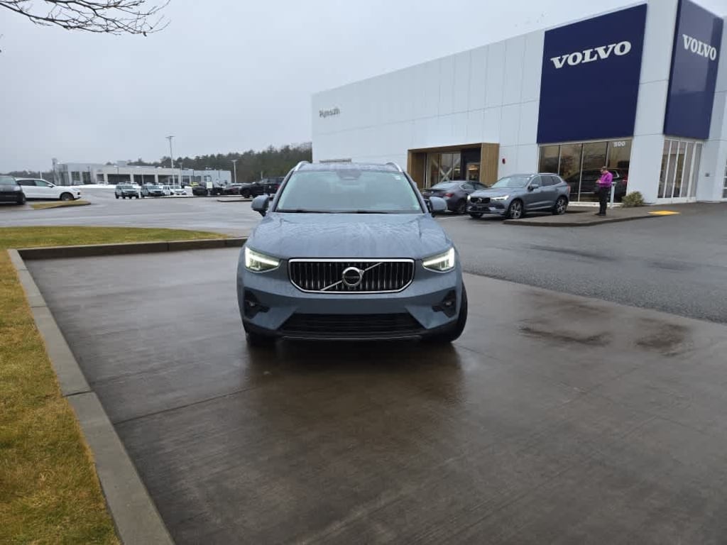 Used 2023 Volvo XC40 B5 AWD Plus Bright SUV