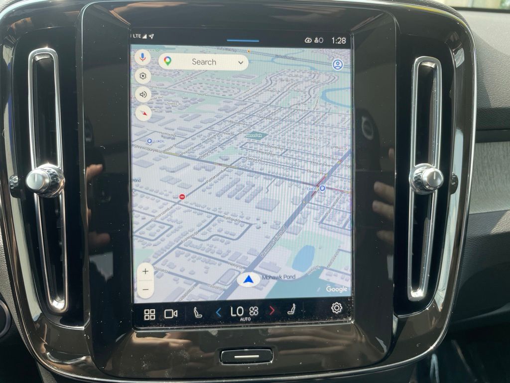 2025 Volvo XC40 Plus - Photo 24