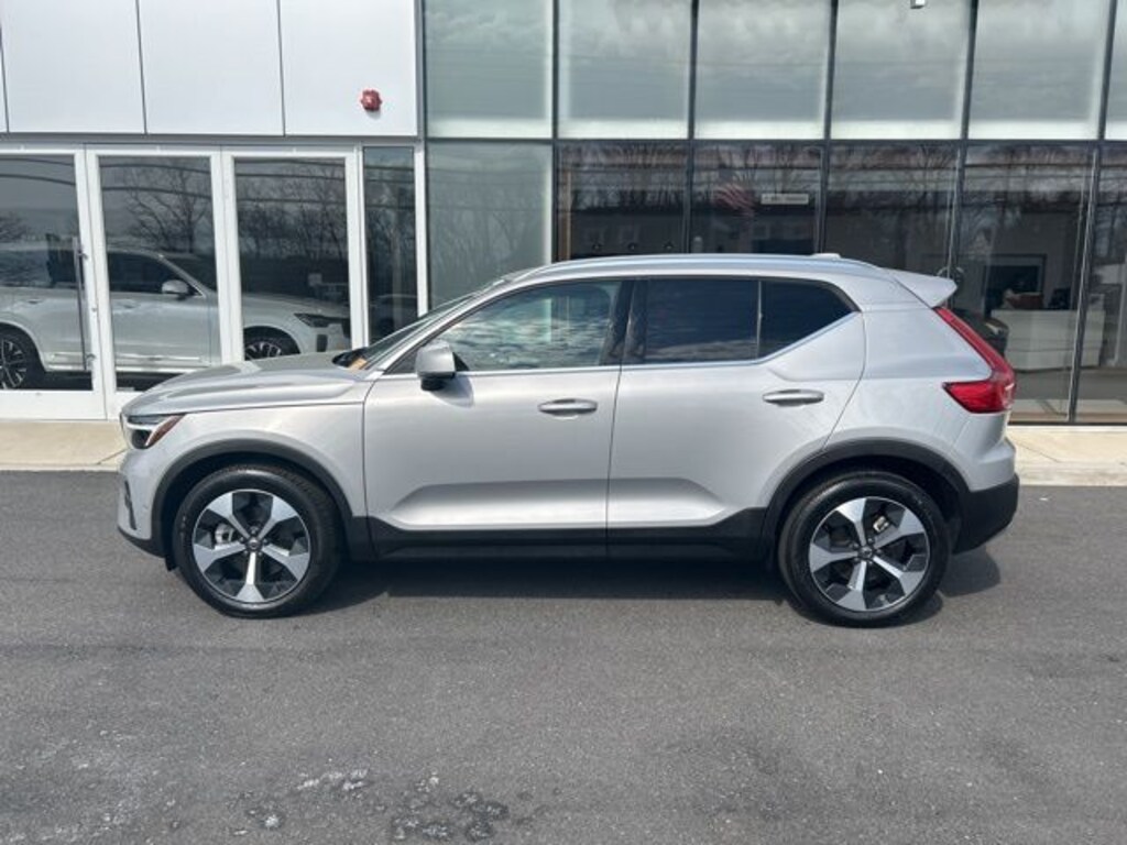 Used 2025 Volvo XC40