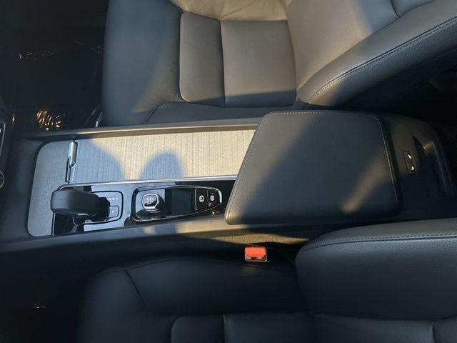 2025 Volvo XC60 Plus - Photo 26