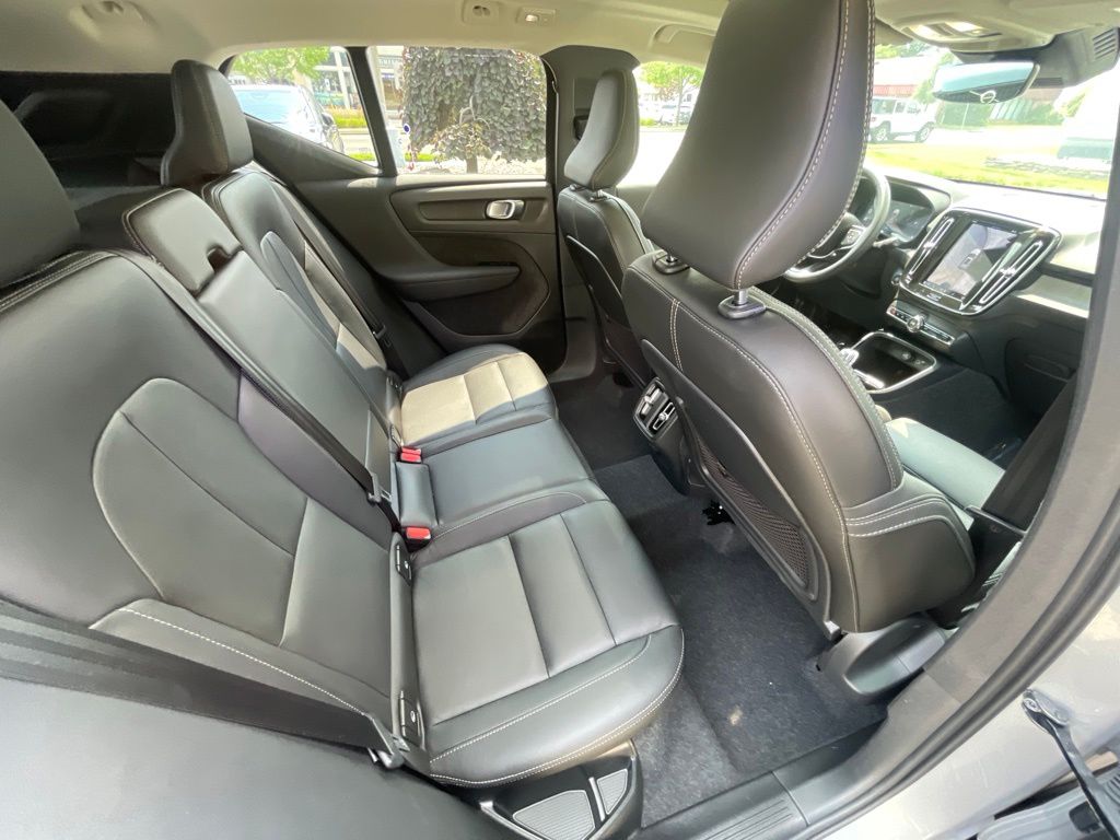 2025 Volvo XC40 Plus - Photo 14