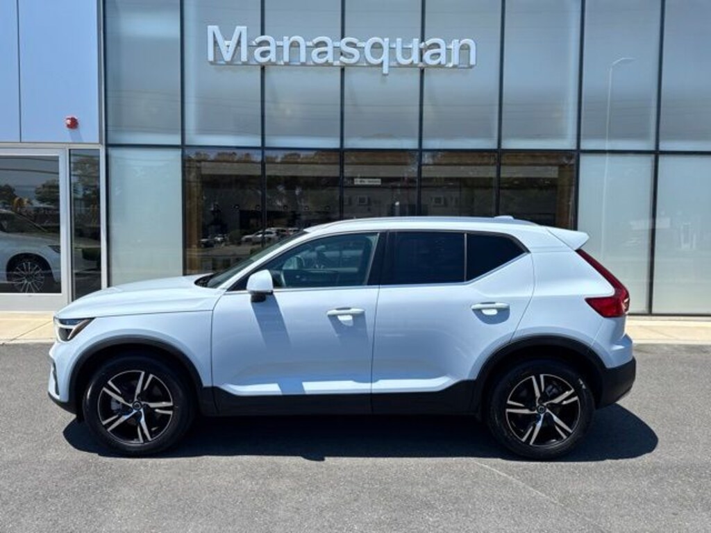 Used 2025 Volvo XC40