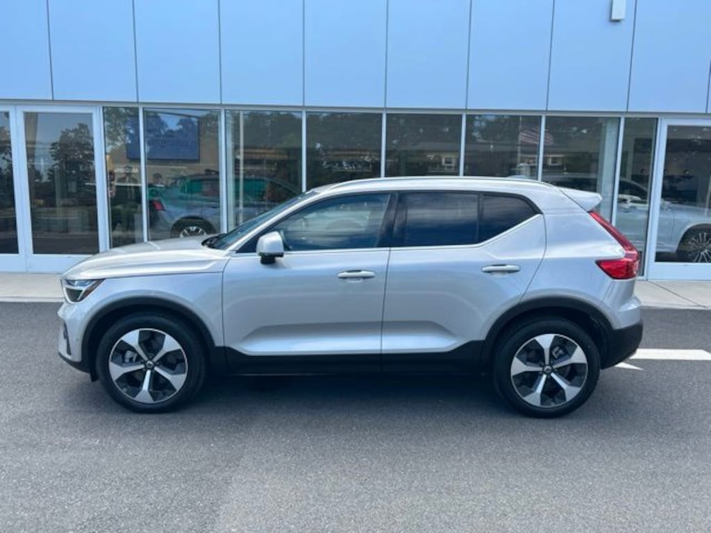 Certified 2025 Volvo XC40