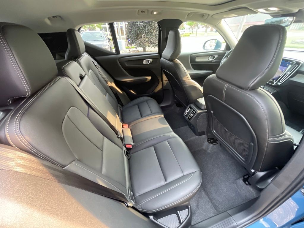 2025 Volvo XC40 Plus - Photo 14
