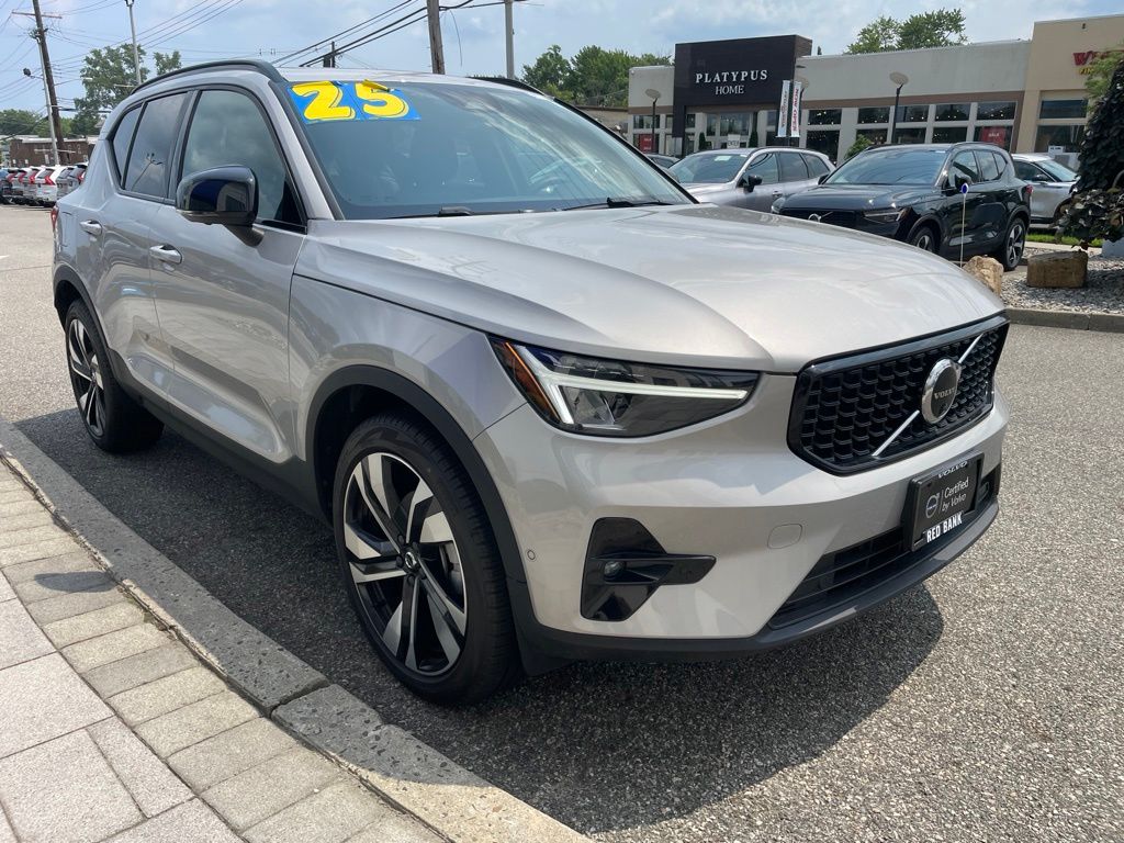 2025 Volvo XC40 Plus - Photo 7