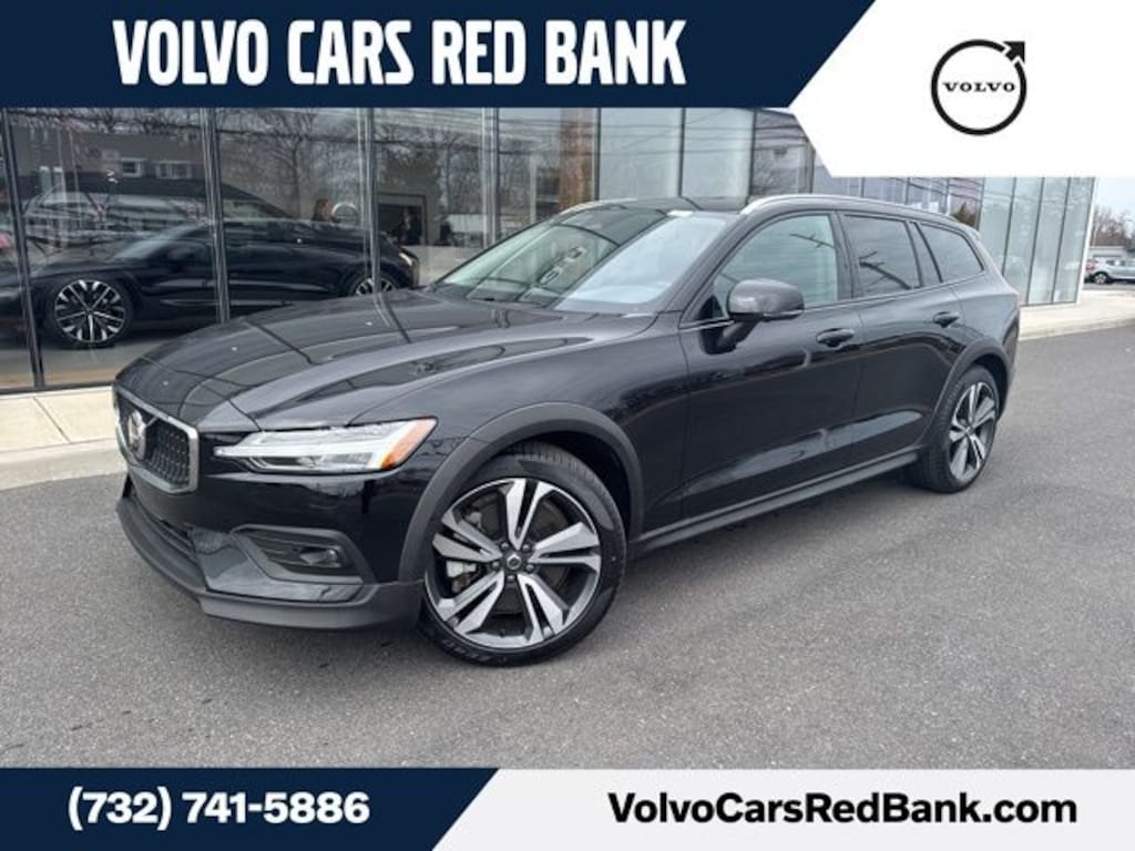 Used 2025 Volvo V60 Cross Country