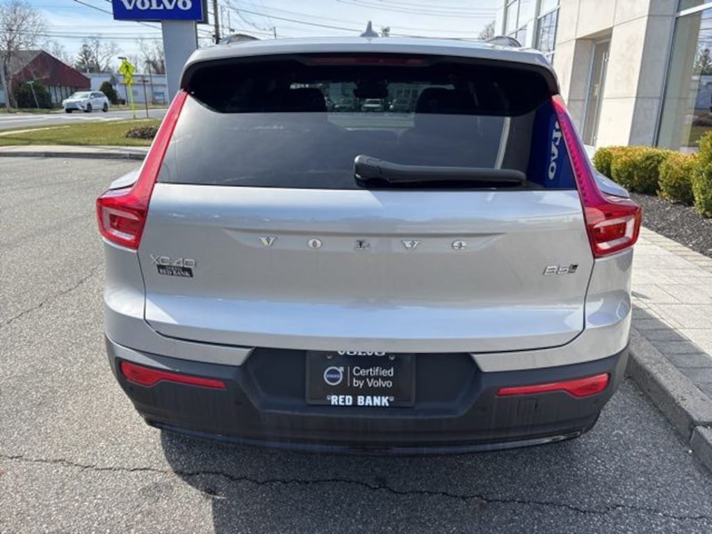 Certified 2025 Volvo XC40 B5 Plus Dark Theme SUV